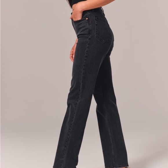 Abercrombie & Fitch Ultra High Rise 90s Straight Jean - Picture 10 of 10